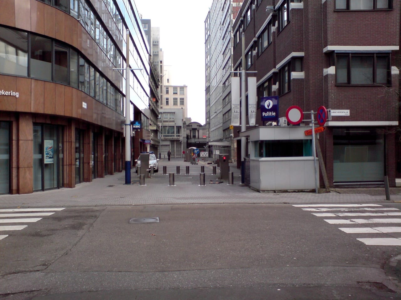 Hoveniersstraat — the main diamond street — looking down the road with its secured trade-office buildings